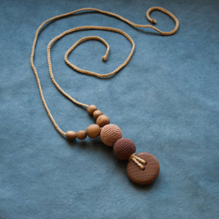 Best Babywearing Necklace / Cappuccino, Oak Wood Kangaroocare