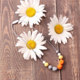 Necklace babywearing and breastfeeding Santiny Love and Carry