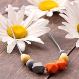 Necklace babywearing and breastfeeding Santiny Love and Carry