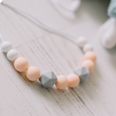Love And Carry Peach Collier allaitement et portage silicone 