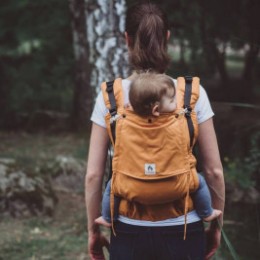Limas Flex Ocher porte bébé physiologique en coton bio