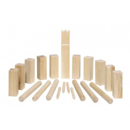 Kubb, chess-playing viking wood in a small format