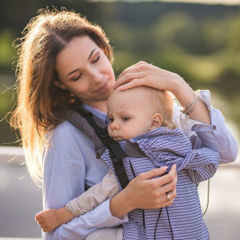 Kinder Hop Multi Grow Air Marine Zig Zag baby carrier