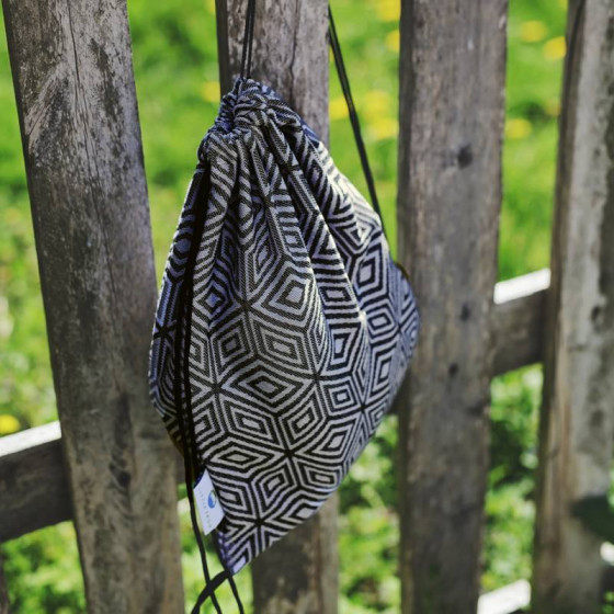 Little Frog Black Cube bag