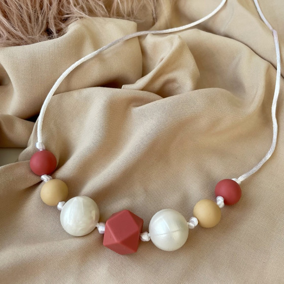 Love And Carry Pearl Silicone Teething necklace