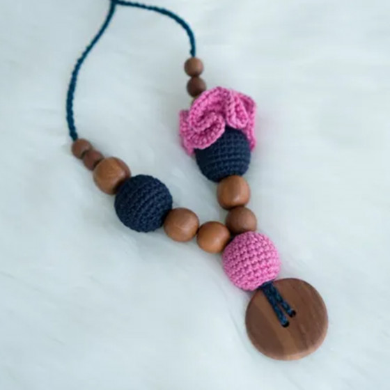 Collier portage et allaitement "Bleu marine et fleur rose" Kangaroocare