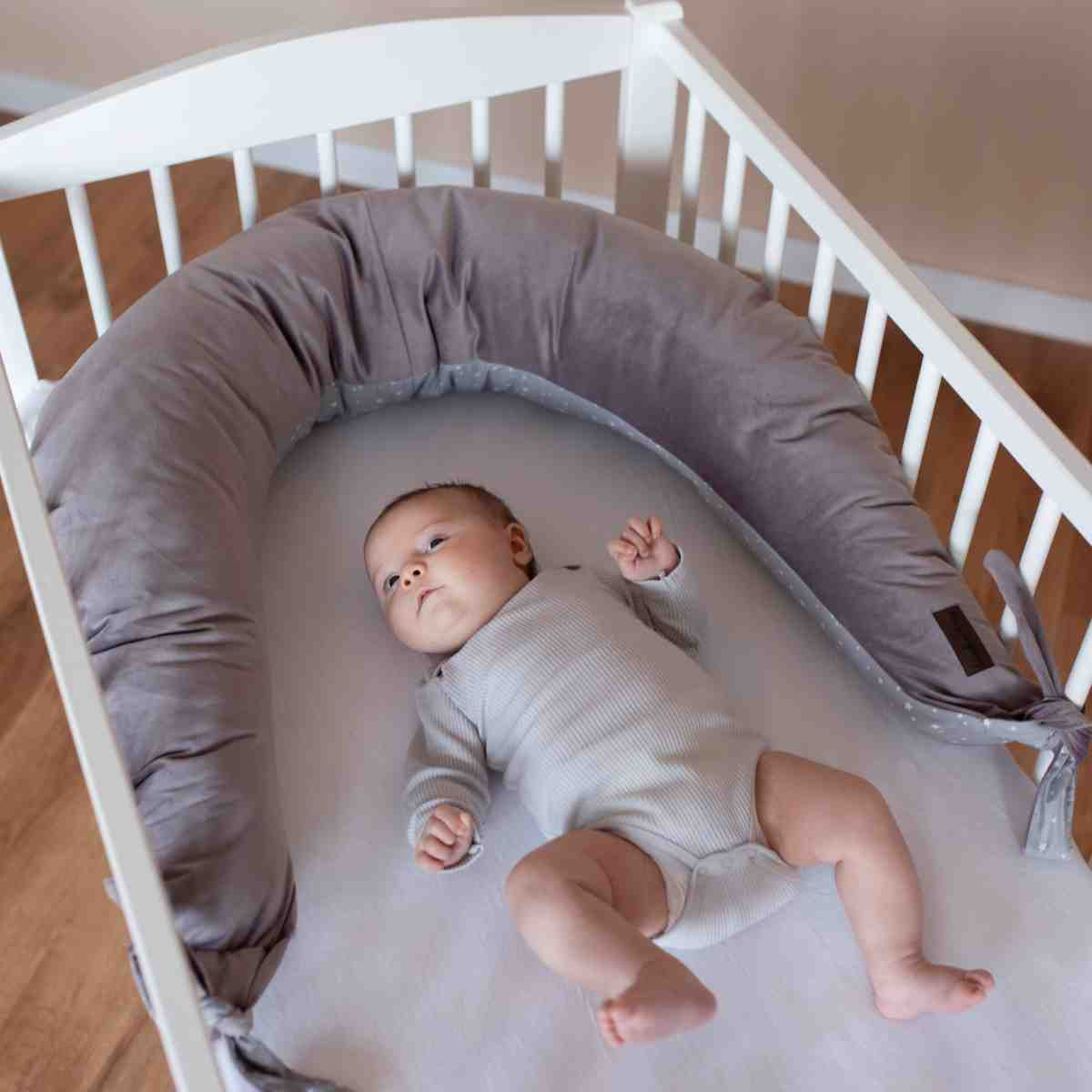 Comment installer bébé sur un coussin d'allaitement ?