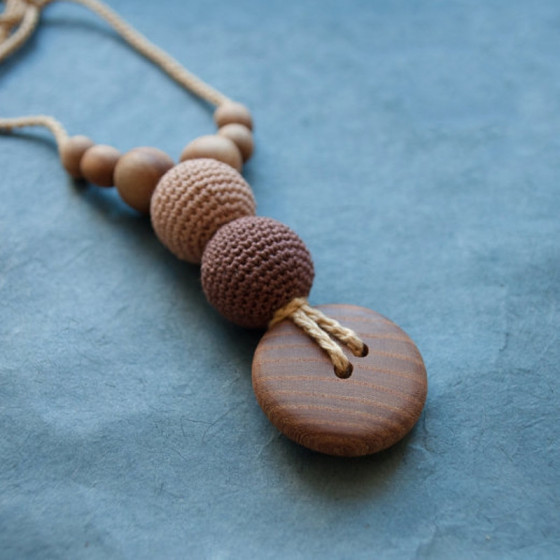 Best Teething Necklace / Cappuccino, Oak Wood Kangaroocare