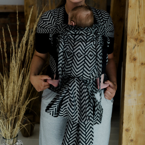 Little Frog Cross Hybrid Carrier Onyx Miles - Half Buckle with linen