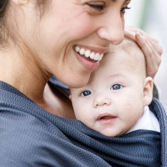 Infantino Love On - porte-bébé écharpe à enfiler
