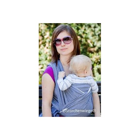 porte son enfant avec l'echarpe de portage storchenwiege