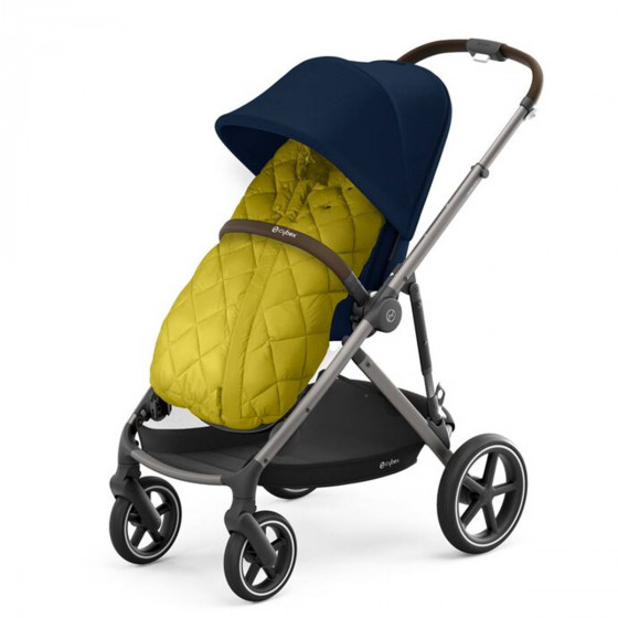 CYBEX - La chancelière Snøgga de CYBEX est facile à transporter et est  idéale pour l'hiver avec son rembourrage en Thinsulate ™ pour aider à  garder votre enfant au chaud. =>
