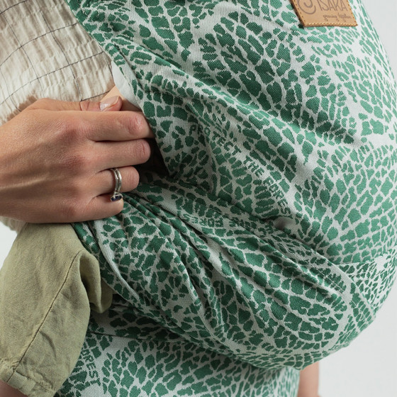 Isara Quick Half Buckle Majestic Green Forest - porte-bébé Meï-taï Hybride