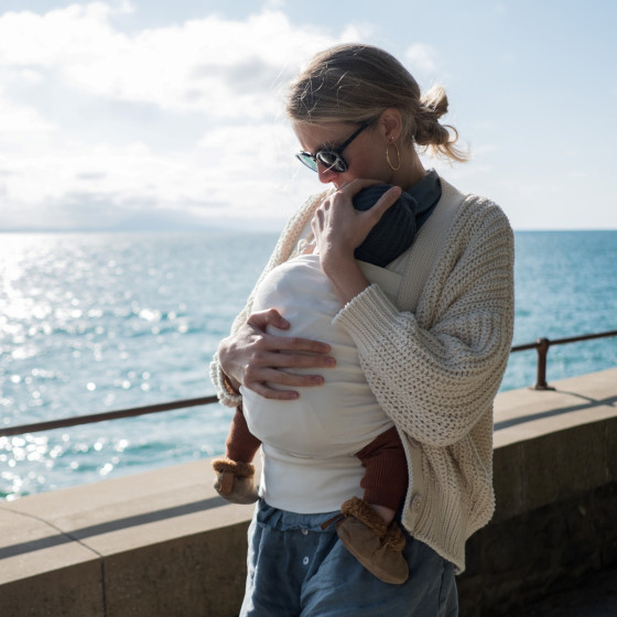 Mama Hangs - Carry & Pack porte-bébé physiologique