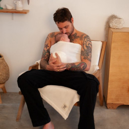 Mama Hangs - From Bump to Baby  2-in-1 skin-to-skin and pregnancy belly band - Ecru