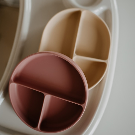 Petite&Mars - Take&Match - Assiette ronde compartimentée en silicone avec ventouse