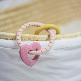 Petite&Mars  - Anneau de dentition en silicone doux 0m+ - Love