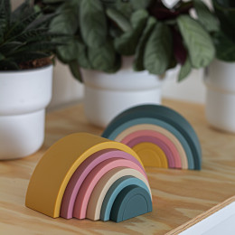 Petite&Mars - Rainbow - Joue empilable arc en ciel en silicone Petite & Mars
