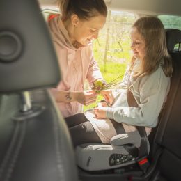 Petite&Mars - Booster Optimus Pro i-Size 125–150 cm - Rehausseur pour voiture Petite & Mars