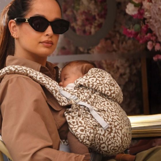 Love Radius Hoodiecarrier 2Sweet Sauvage Love Radius