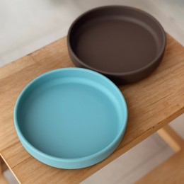Petite&Mars - Take&Match - Assiette ronde en silicone avec ventouse - Frosted-Sky (Bleu Clair)