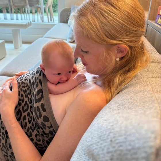 Mama Hangs - From Bump to Baby  2-in-1 skin-to-skin and pregnancy belly band