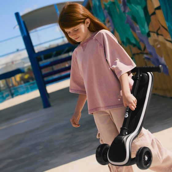 KinderKraft RAKET Trottinette à trois roues à LED Kinderkraft