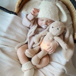 MyHummy Lapin - Peluche à Bruits Blancs - Beige - 7 en 1 + bouillotte