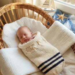 Ma Petite Laine Mon Cocon Premium - Cocon d'emmaillotage en laine mérinos - Petit Marin : Ecru rayures marine