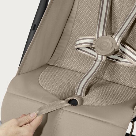 Harnais ajustable à une main de la poussette Orfeo de Cybex