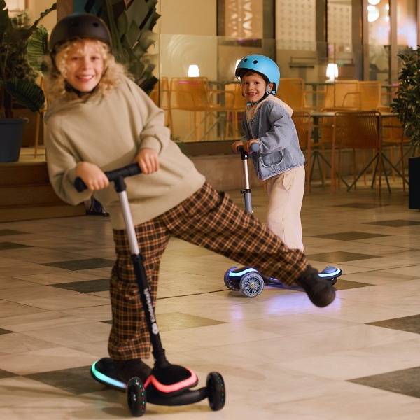 KinderKraft RAKET Trottinette à trois roues à LED