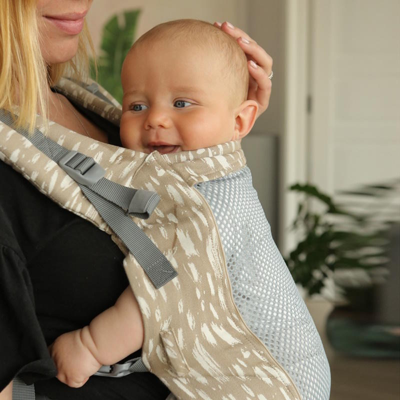 Porte bébé physiologique dès la naissance : Love & Carry One + Cool Sand (2021)