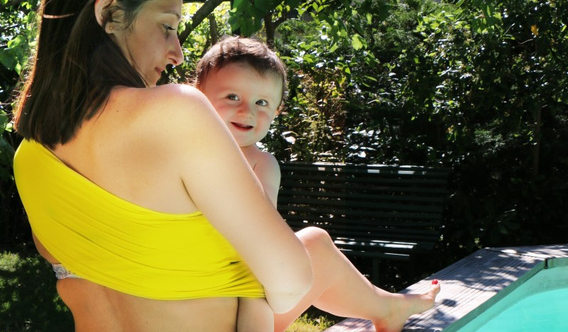 Aquabulle jaune porte-bébé d'été