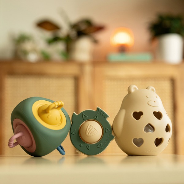 Basil - Ours Hochet avec balle en silicone