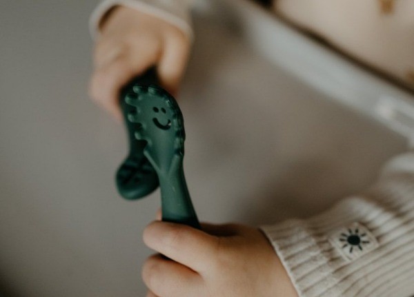 Ajouter à la wishlist Nouveau Petite & Mars Petite&Mars - Take&Match - Lot de 3 cuillères d'entraînement en silicone 6m+