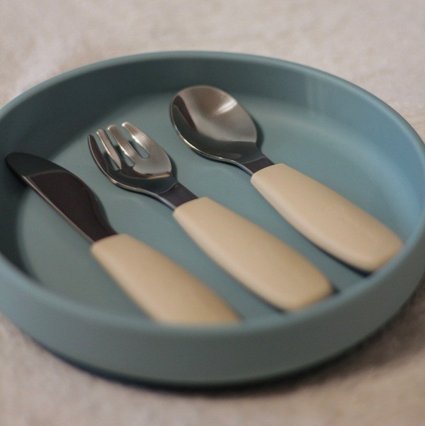 Petite&Mars - Take&Match - Set de couverts en acier inoxydable avec manche en silicone 12+