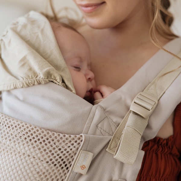 Porte-bébé physiologique ONE Wheat - capuche intégrée