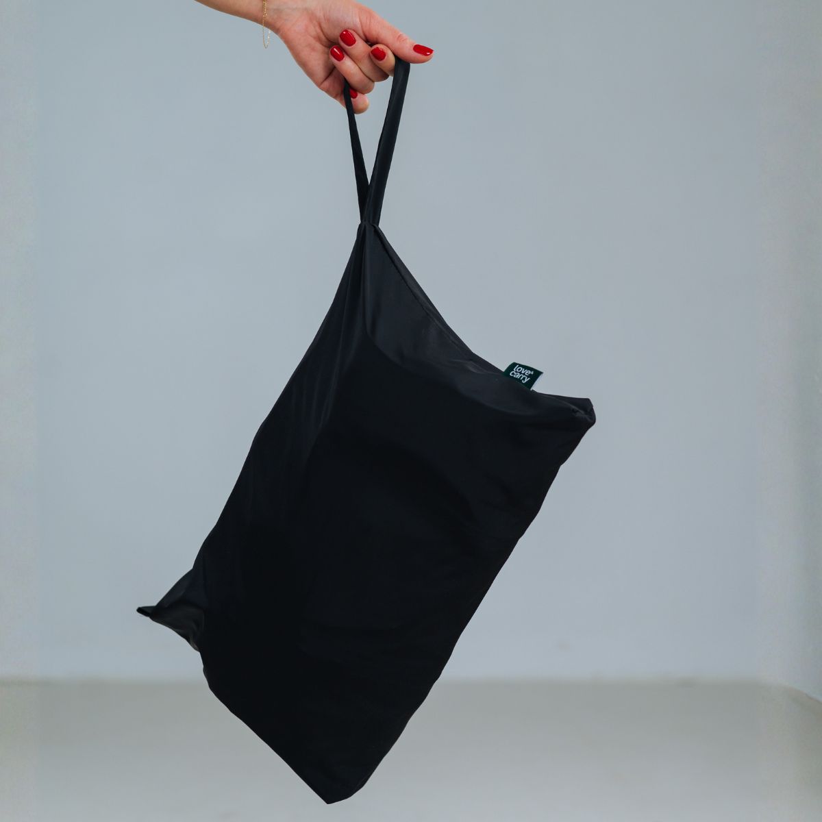 Porte-bébé physiologique One Evo de Love & Carry - Un sac de rangement inclus