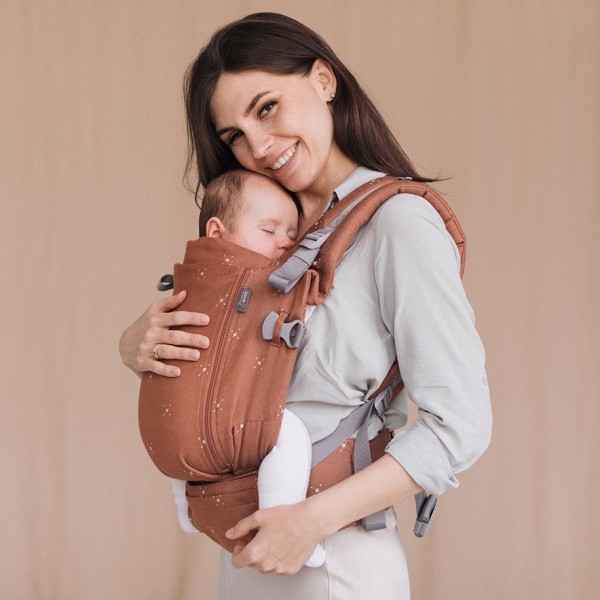 ONE Caramel  avec bretelles fixées à la ceinture pour les nouveau-nés