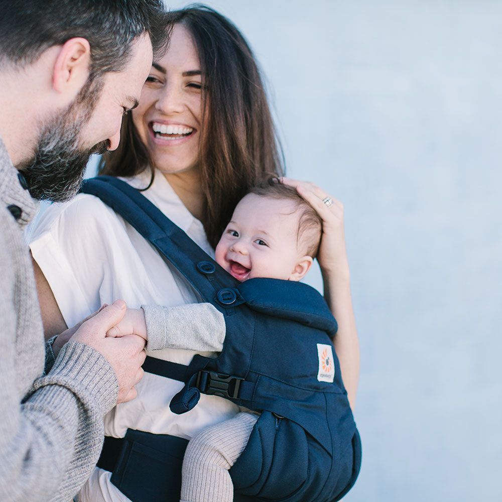 parents et bébé heureux