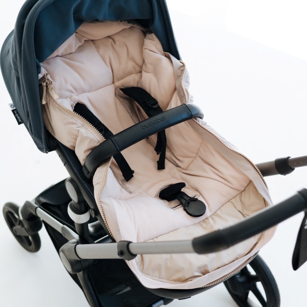 love-and-carry-chanceliere-universelle-pour-poussette - ouvertures pour harnais d'une chancelière bébé