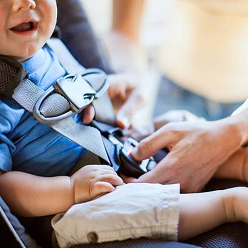 Sortir rapidement son bébé de la voiture et du siège auto